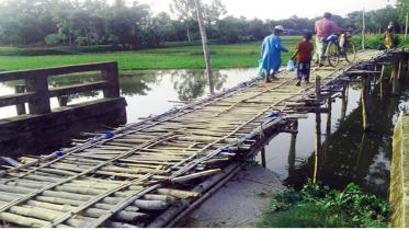 Netrokona-bamboo-bridge.jpg