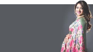 Popular Bangladeshi singer Akhi Alamgir