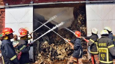 Amin Jute Mills fire.jpg