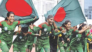 Bangladesh girls take a much deserved victory.jpg