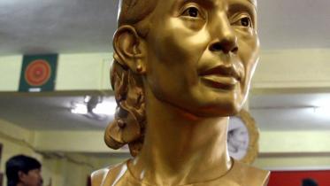 bronze statue of Aung San Suu Kyi.jpg