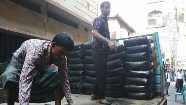 Chemicals are being shifted from Haji Wahed Mansion in Chawkbazar