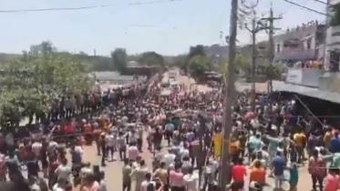 Police clash in Gujarat