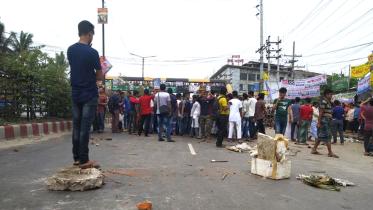 Ready-made garment workers block Dhaka-Aricha highway