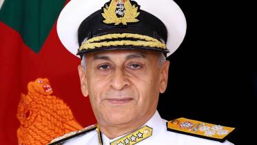 Indian Navy chief arrives in Dhaka