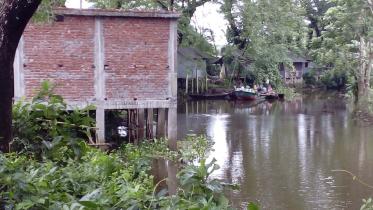 Jhalakathi canals grabbers 1.jpg