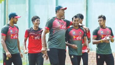 legend Courtney Walsh.jpg