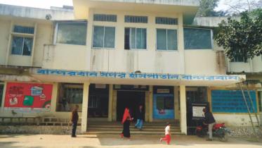 Lone ambulance 1.jpg