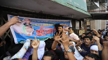 A group of agitated people locked the BNP Headquarter Office to protest party's decision not to give Ahsanul Haque Milon 