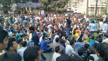Dhaka University students