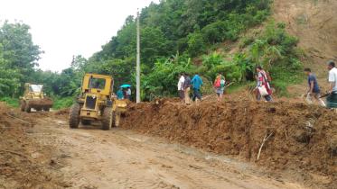 Rangamati-Khagrachhari road.jpg