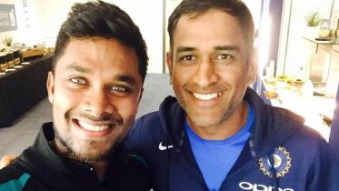 Sabbir Rahman_Dhoni.jpg