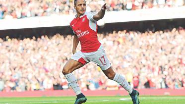 Sergio Aguero Out. Alexis Sanchez In