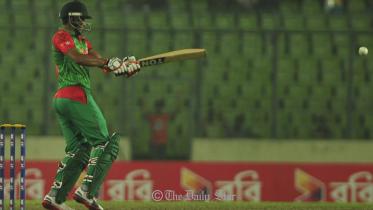 Shakib-plays-shot_NS.jpg