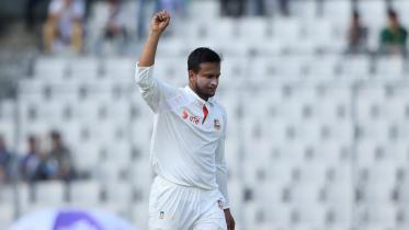 Shakib Al Hasan fifer.jpg