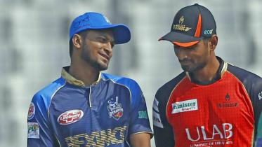 Shakib Al Hasan and Mahmudullah Riyad before the toss in Dhaka Dynamites vs Khulna Titans Match