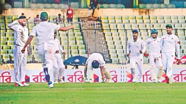 shakib salute to stokes.jpg