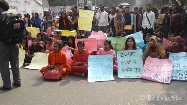Student protest blocks Nilkhet intersection