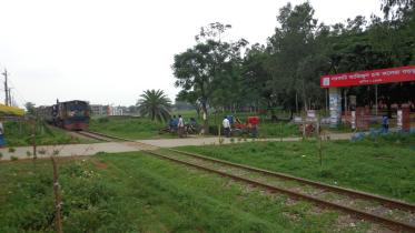unsafe rail crossing 1.jpg