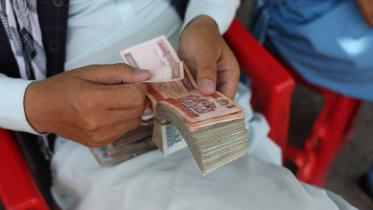 afghan-man-counts-money.jpg