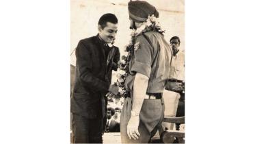 mohiuddin-ahmed-with-lt-gen-jagjit-singh-aurora.jpg