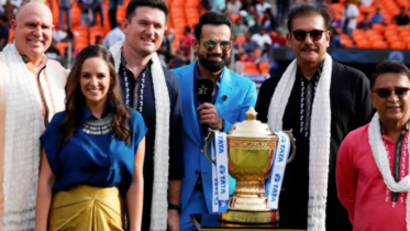 ipl_pre-final_trophy.png