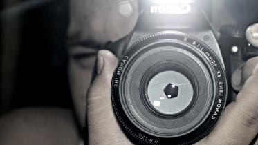 Tips and tricks on how to look skinnier in pictures 