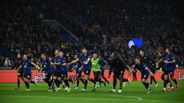 Inter Milan's players celebrate.jpg