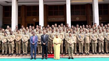 police officers meeting with Prime Minister Sheikh Hasina