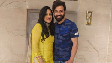 Rituparna and Shakib Khan.png