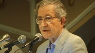 Noam Chomsky in Pakistan, 2001. Screenshot from VPRO news report by Beena Sarwar