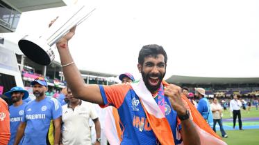 bumrah_trophy_30062024_dda9_nab.jpg