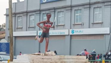 Faith_Kipyegon_Statue.jpg