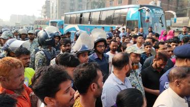 workers block Dhaka-Mymensingh highway