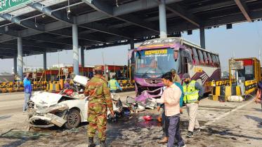 Dhaka-Mawa Expressway toll plaza accident