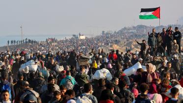 gazans_cross_the_netzarim_corridor.jpg