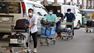 huge_migrant_worker_hazrat_shahjalal_international_airport_-photo_sk_enamul_haq_3.jpg
