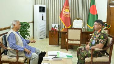 Army chief meets Yunus