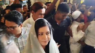 zubaida rahman visits sick mother at square hospital