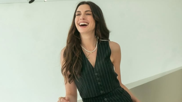 Anne Hathaway unveils first look as Andy Sachs in ‘The Devil Wears Prada 2’.png