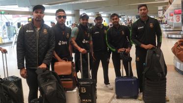 Bangladesh team reach Sydney for South Africa challenge.jpg