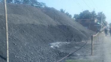 Traders illegally dumping coal