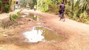 Benapole-Bahadurpur most important Road Becomes a Symbol of Suffering.jpg
