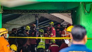 91 people Indonesian school.jpg