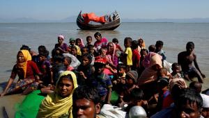 Rohingya fleeing to Bangladesh