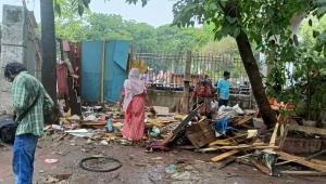 c0e3illegal_shops_demolished_in_suhrawardy_udyan_follo_07112025_59df_myt.jpg