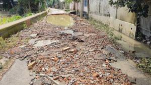 Noakhali dilapidated road.jpg