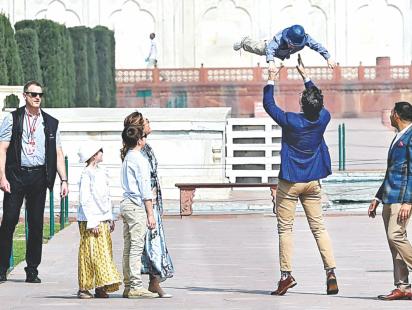 Justin Trudeau plays with son