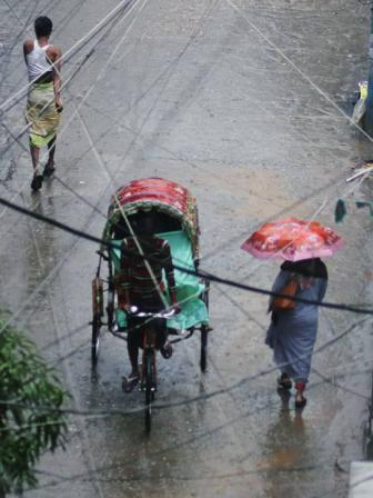 Dhaka Commuters suffer Heavy Rain