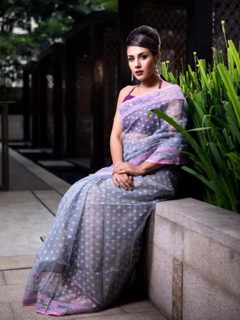 Choose a Jamdani sari for this Eid